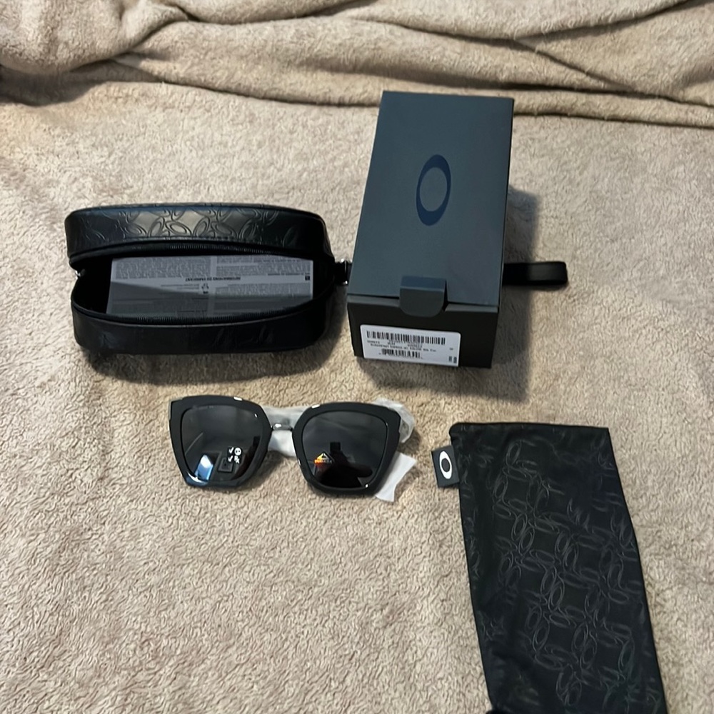 Oakley women sunglasses